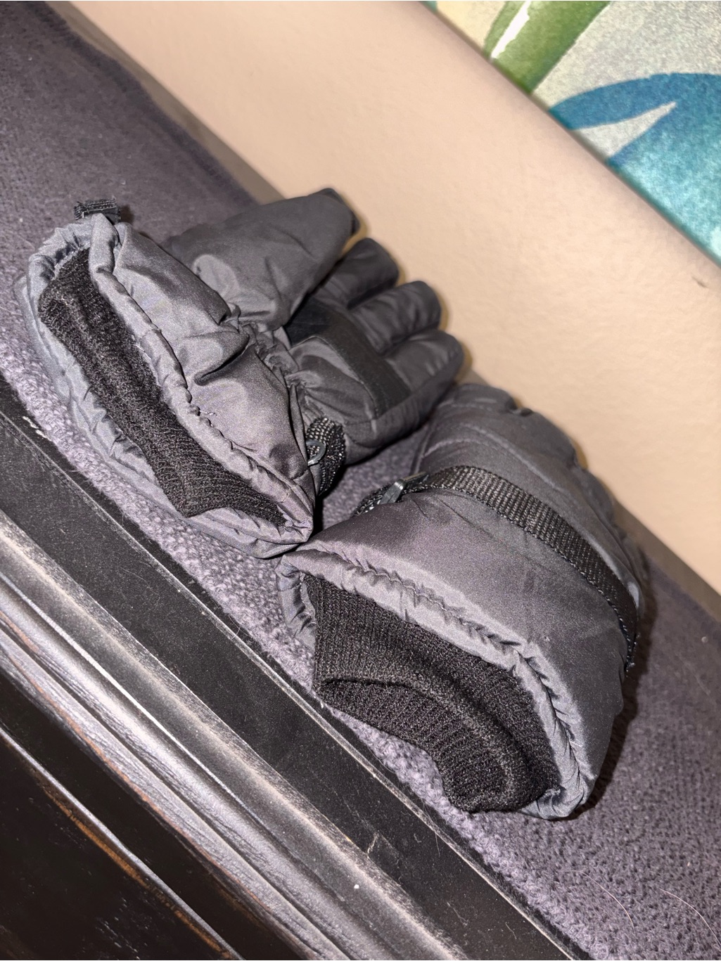 Burton Black & Grey Snowboard Gloves -20 Water Proof With Wrist Adjustment — image 4 of 8